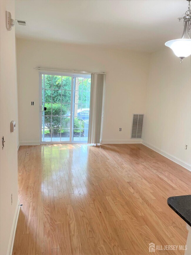 Building Photo - 1118 Giordano Ave