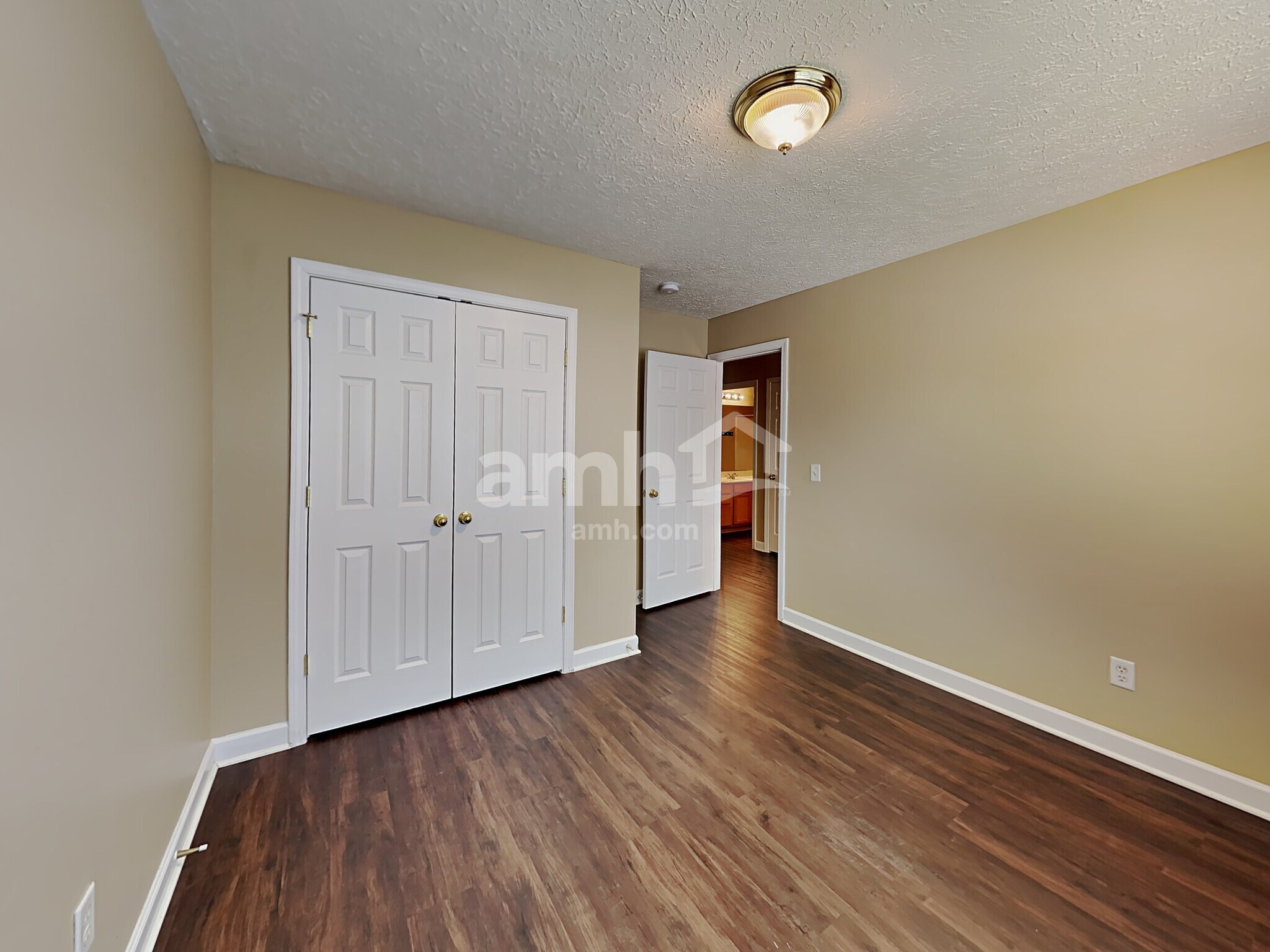 Building Photo - 8028 Meadowview Ln