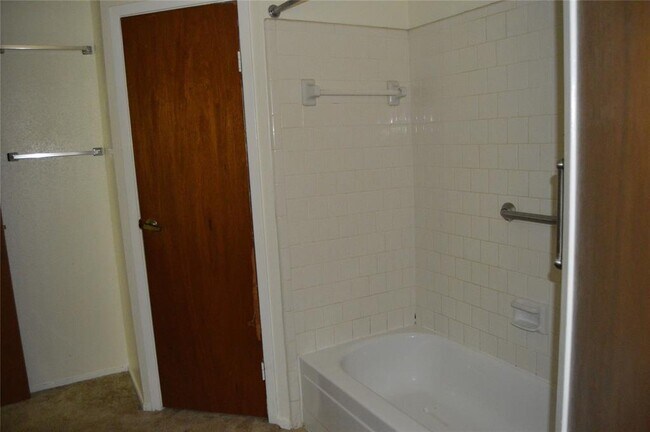 Building Photo - 4929 Meadow Pl Dr