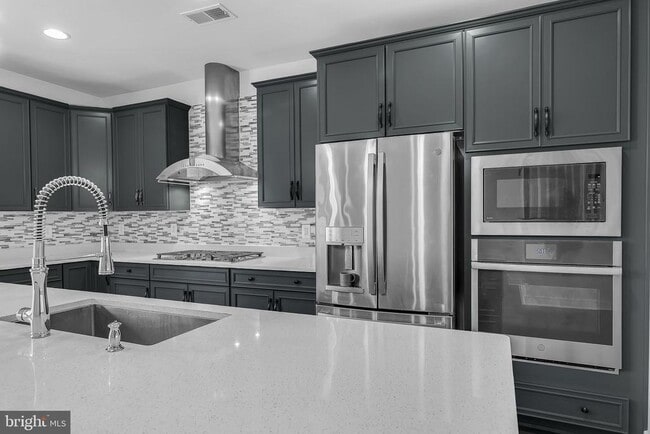 Building Photo - 23035 Sullivans Cove Sq