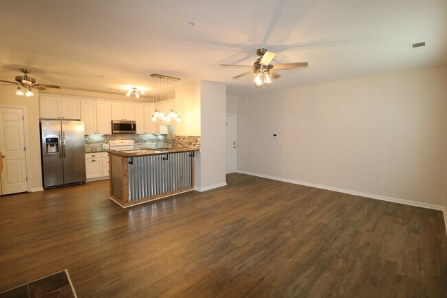 Building Photo - 6901 Hanesbrook Cir