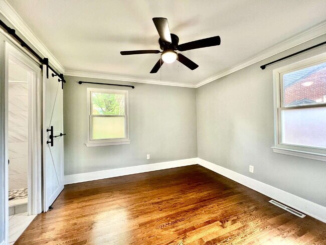 Building Photo - Welcome home to this charming house located near the heart of Charlotte, NC.