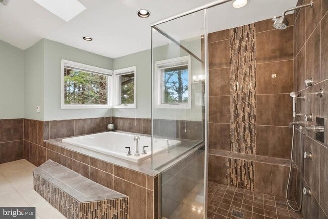 Building Photo - 6614 Corina Ct