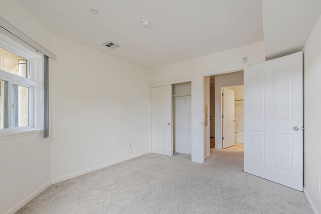 Building Photo - 3128 Loma Verde Dr