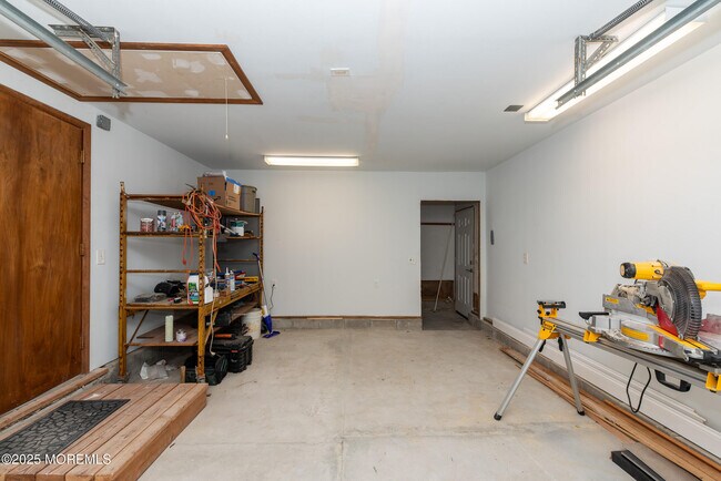 Building Photo - 813 Cable Dr