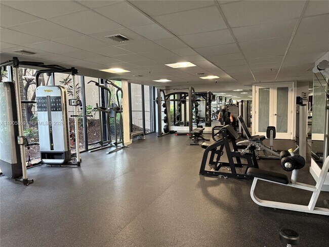 Building Photo - 540 Brickell Key Dr