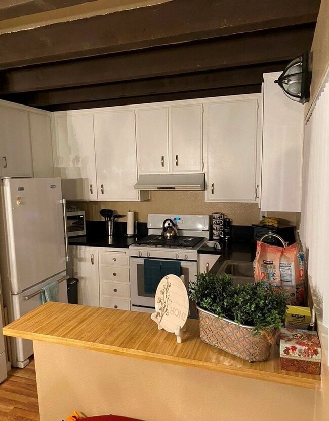 Building Photo - 2bd 1.5 bath Condo