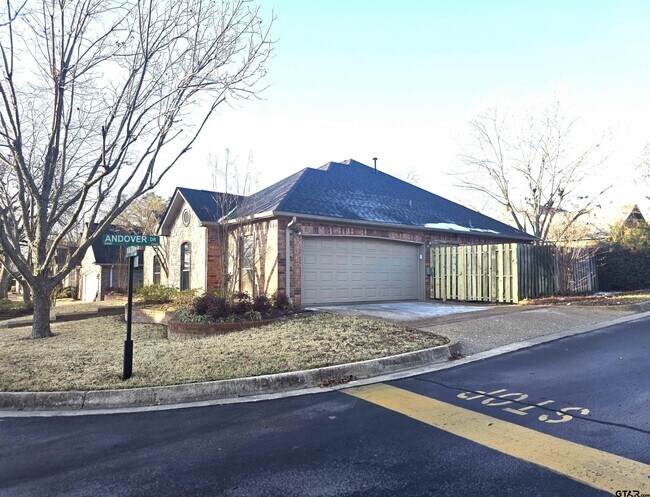 Building Photo - 5603 Thomas Nelson Dr