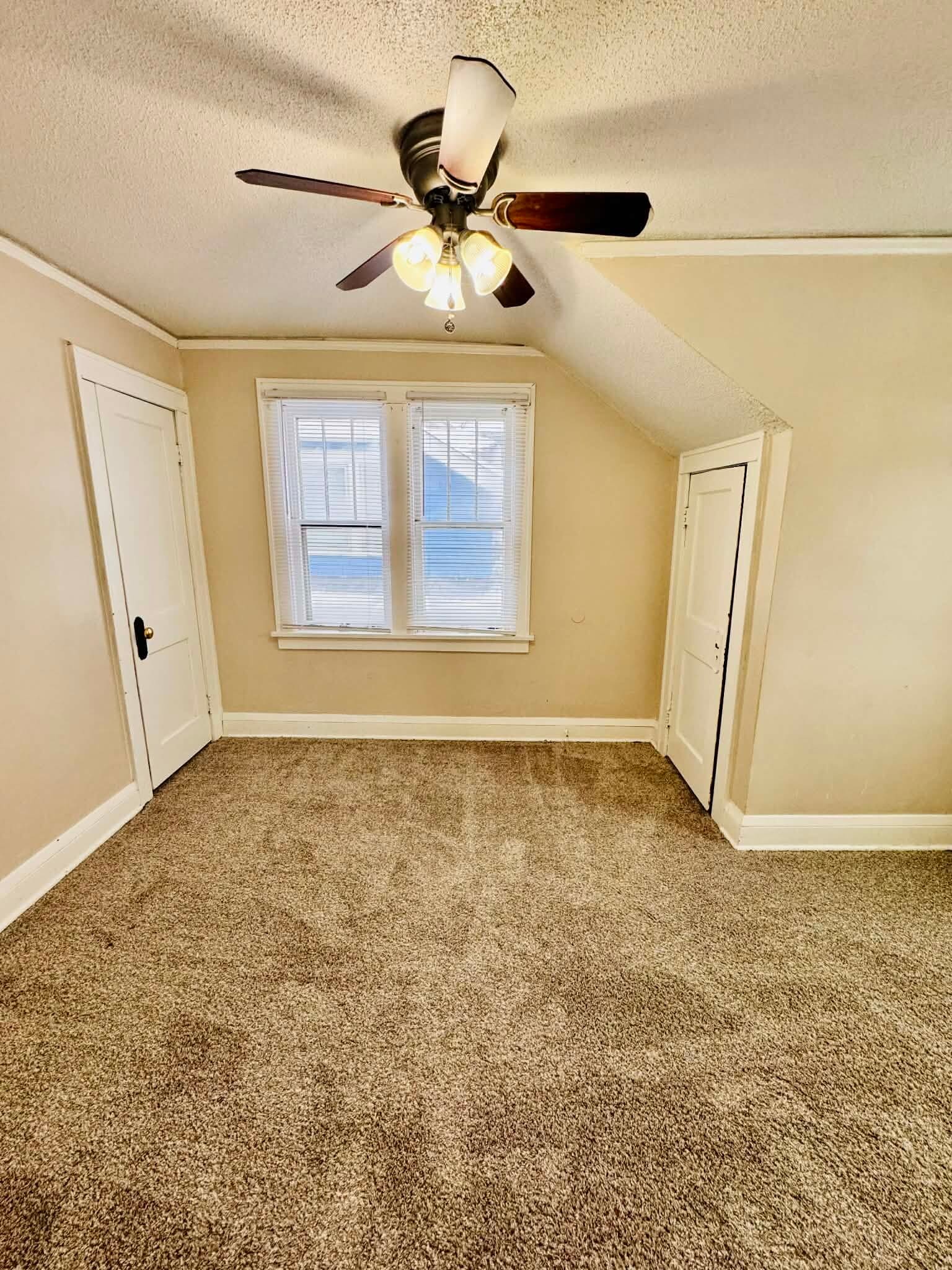 Building Photo - 625 Hawthorne Ave E