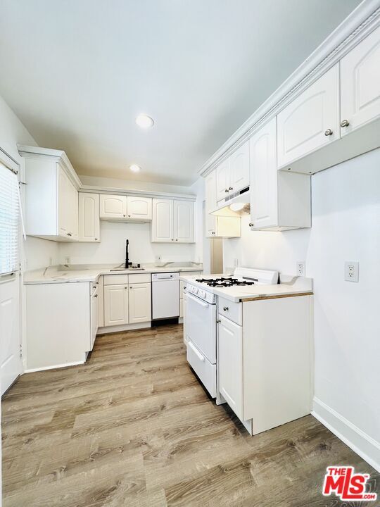 Building Photo - 1048 Elm Ave