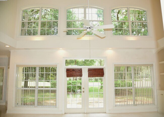 Building Photo - Executive Lakeview Home in Gated Windward Community!