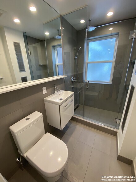 Building Photo - 123 Highland Ave