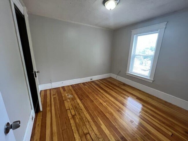 Building Photo - 109 W Rosedale Ave