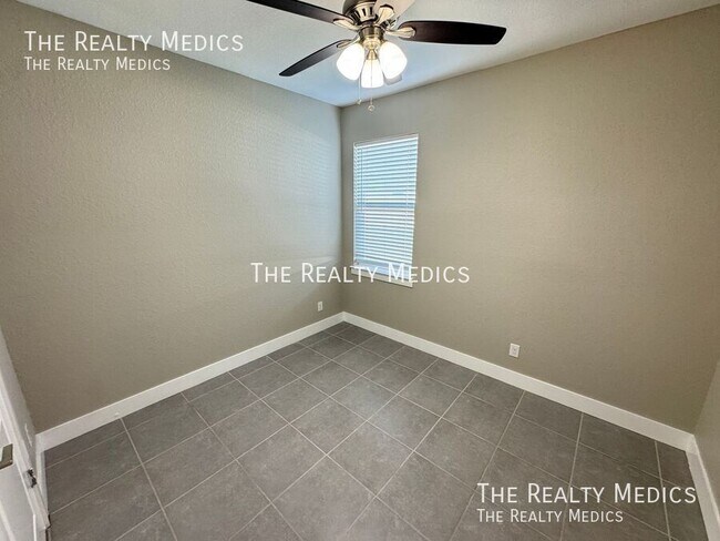 Building Photo - 205 Hibiscus Ln