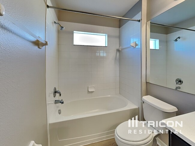 Building Photo - 31333 Heatherstone Dr