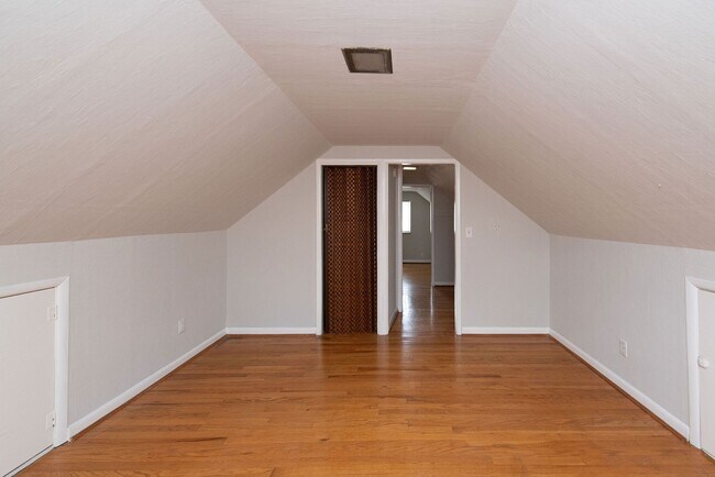 Building Photo - 3627 Edgebrook Dr