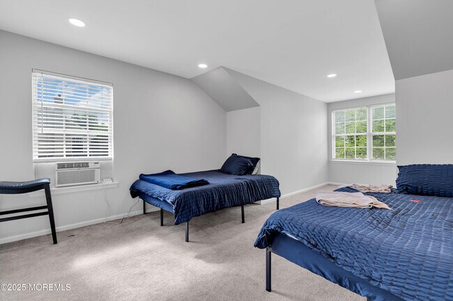 Building Photo - 210 Wingate Ct