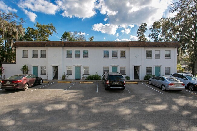 Interior Photo - The Garden Apartments | 1 & 2 Bedroom Apar...