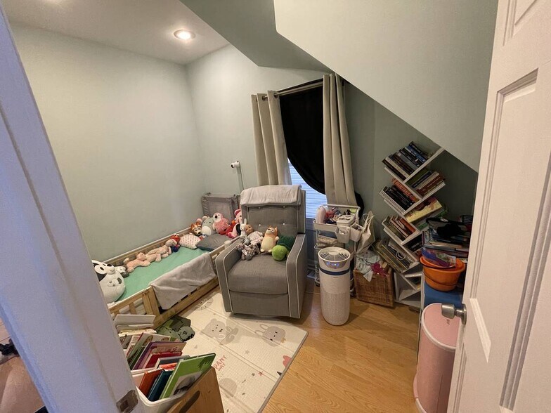 Building Photo - 2734 N Lawndale Ave