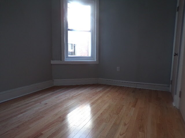 Building Photo - 1619 N 60th St