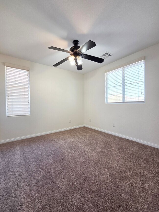 Building Photo - Spacious 4 Bed Home with Loft & 3-Car Garage