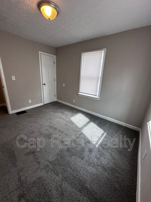 Building Photo - 2359 McGuffey Rd