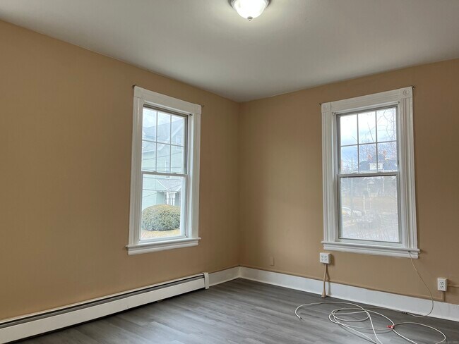 Building Photo - 640 Arch St