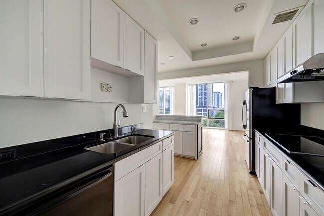 Building Photo - 5110 San Felipe St