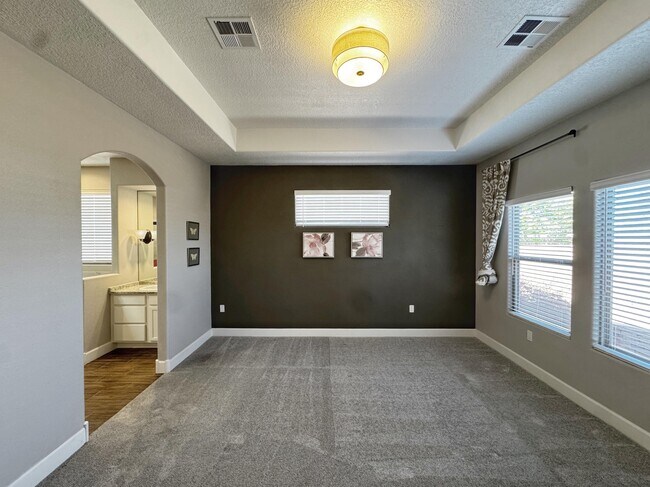 Building Photo - 6801 Prom Ave NE