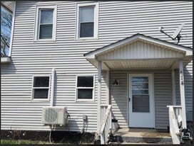 Building Photo - 14 Lawrence Ave