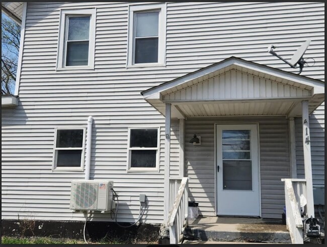 Building Photo - 14 Lawrence Ave