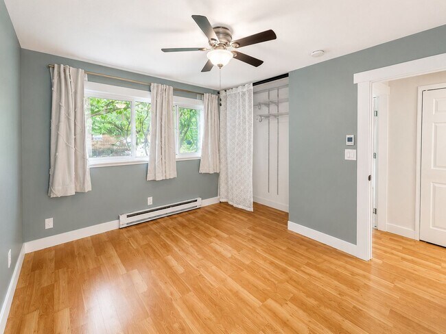 Building Photo - 2bd/1ba Seattle Condo
