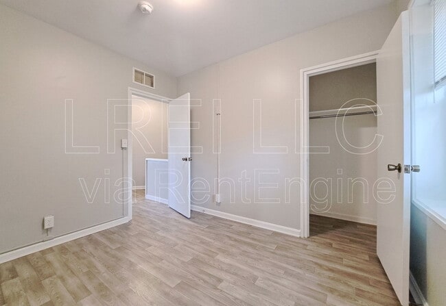 Building Photo - 1835 La Salle Pl