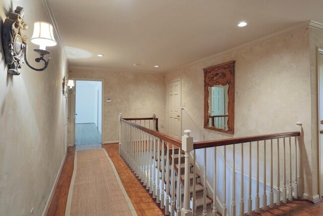 Building Photo - 9 Pine Forest Cir