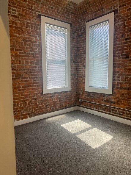 Bedroom - 15 S Jackson St