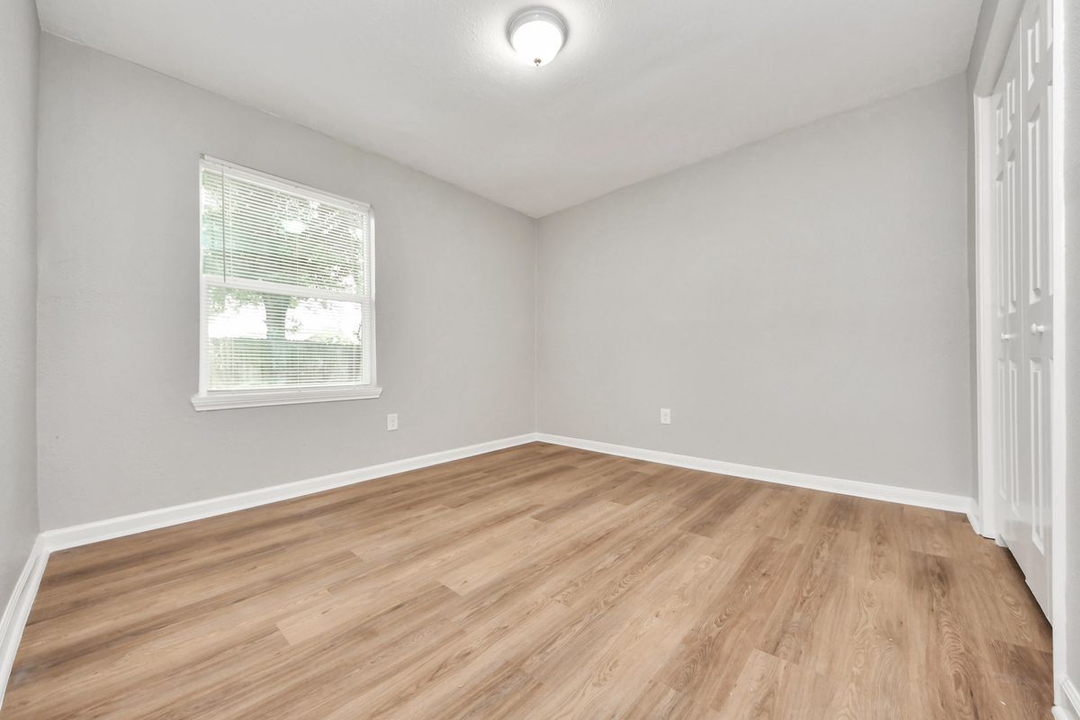 Building Photo - 710 Canary Cir