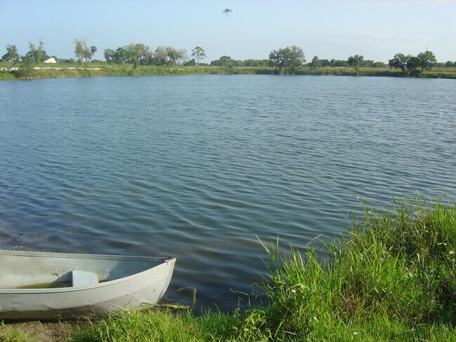 Building Photo - 227 Lake Rachard Blvd