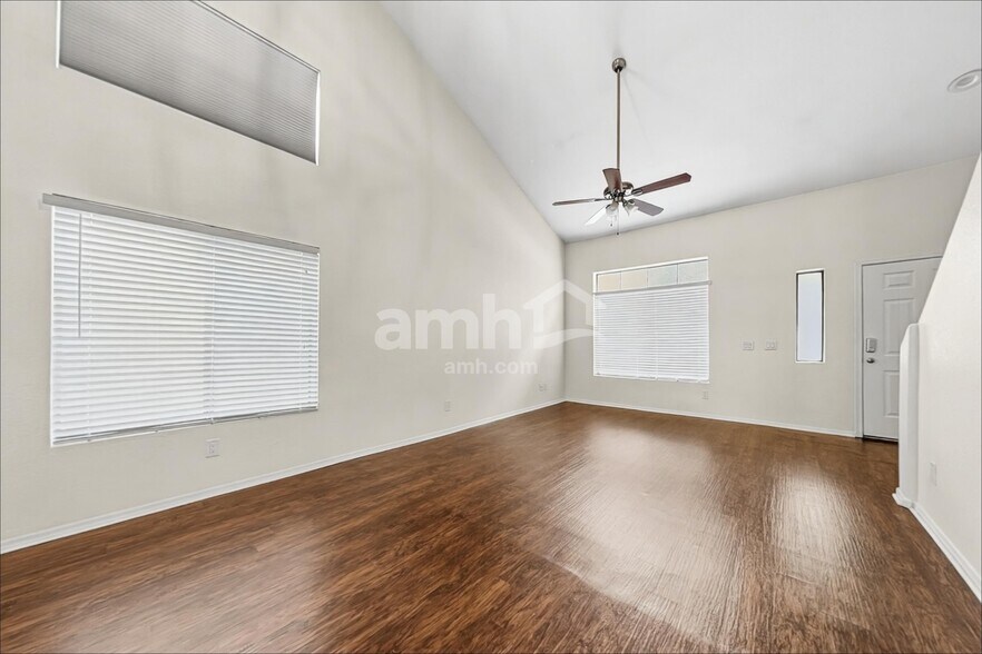 Building Photo - 2015 E Daley Ln