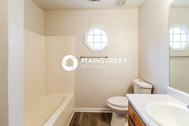 Building Photo - 3 Bedroom Pet-Friendly Home in Covington, GA with Main Street Renewal