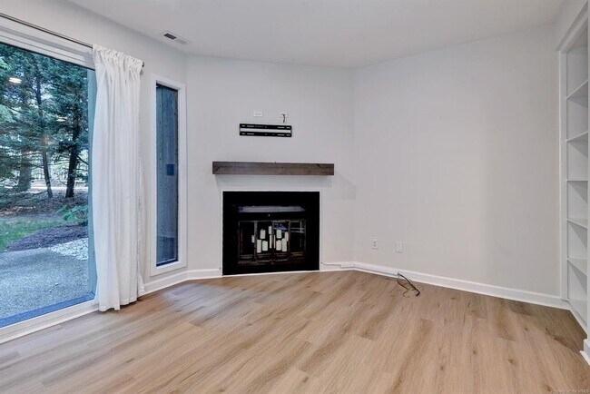 Building Photo - 106 Harrops Glen
