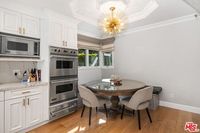 Building Photo - 2120 San Ysidro Dr