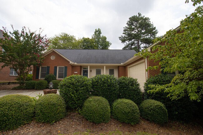 Building Photo - 2220 Montclair Dr