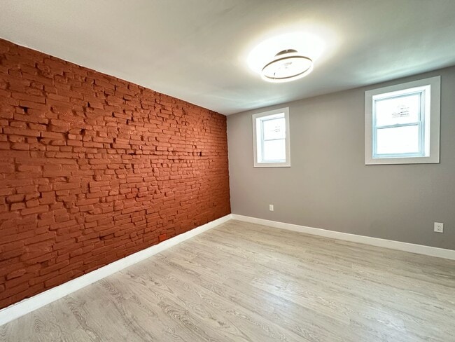 Building Photo - 2806 Cantrell St