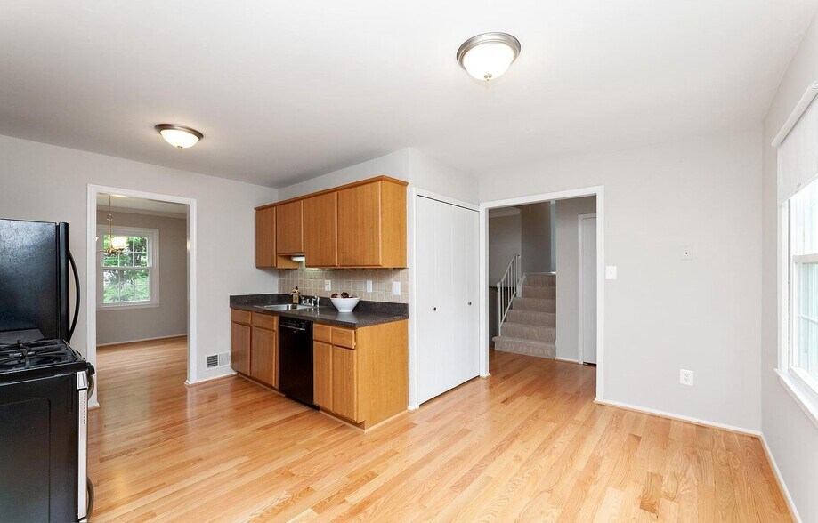 Building Photo - 5307 Greenough Pl