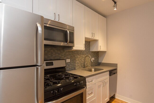 Building Photo - 2419 N Kedzie Blvd