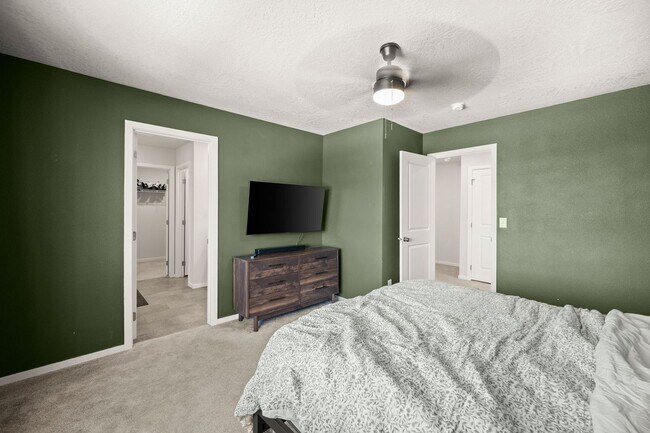 Building Photo - Beautiful 2022 Built Home With Views!