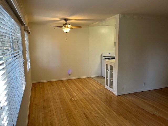 Building Photo - 3155 S Barrington Ave