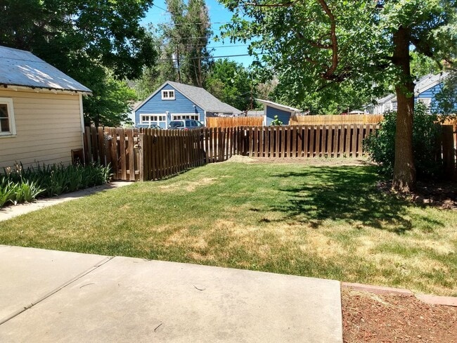 Building Photo - SUPER CUTE 3 BED/2 BATH BUNGALOW IN OLD TO...