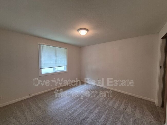 Building Photo - 1604 Elmendorf Dr