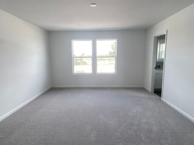 Building Photo - New 3/2.5 End Unit Townhouse!